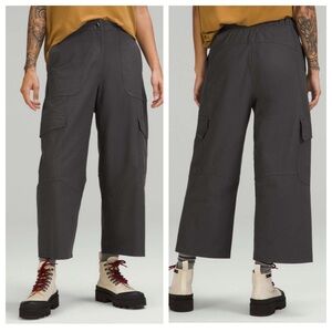 Lululemon Light Utilitech Cargo Pocket High-Rise Crop
Graphite Grey 29